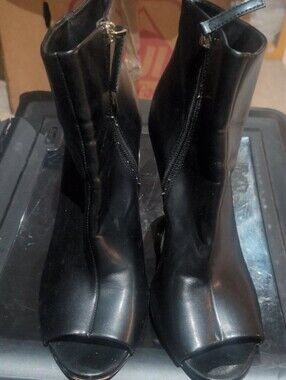 Amanah Abdul Jilli Black Open-Toe Heeled Ankle Boots with Side Zipper Size 8.5